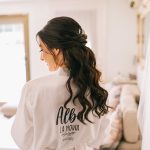 detalle de bata personalizada para novia