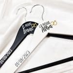 Perchas para novios