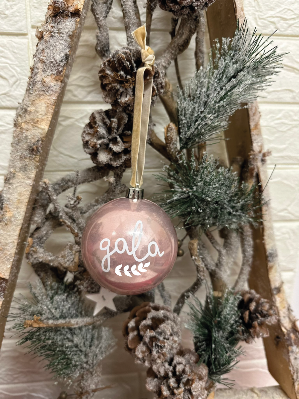 Bola de Navidad rosa metalizada 8 cm