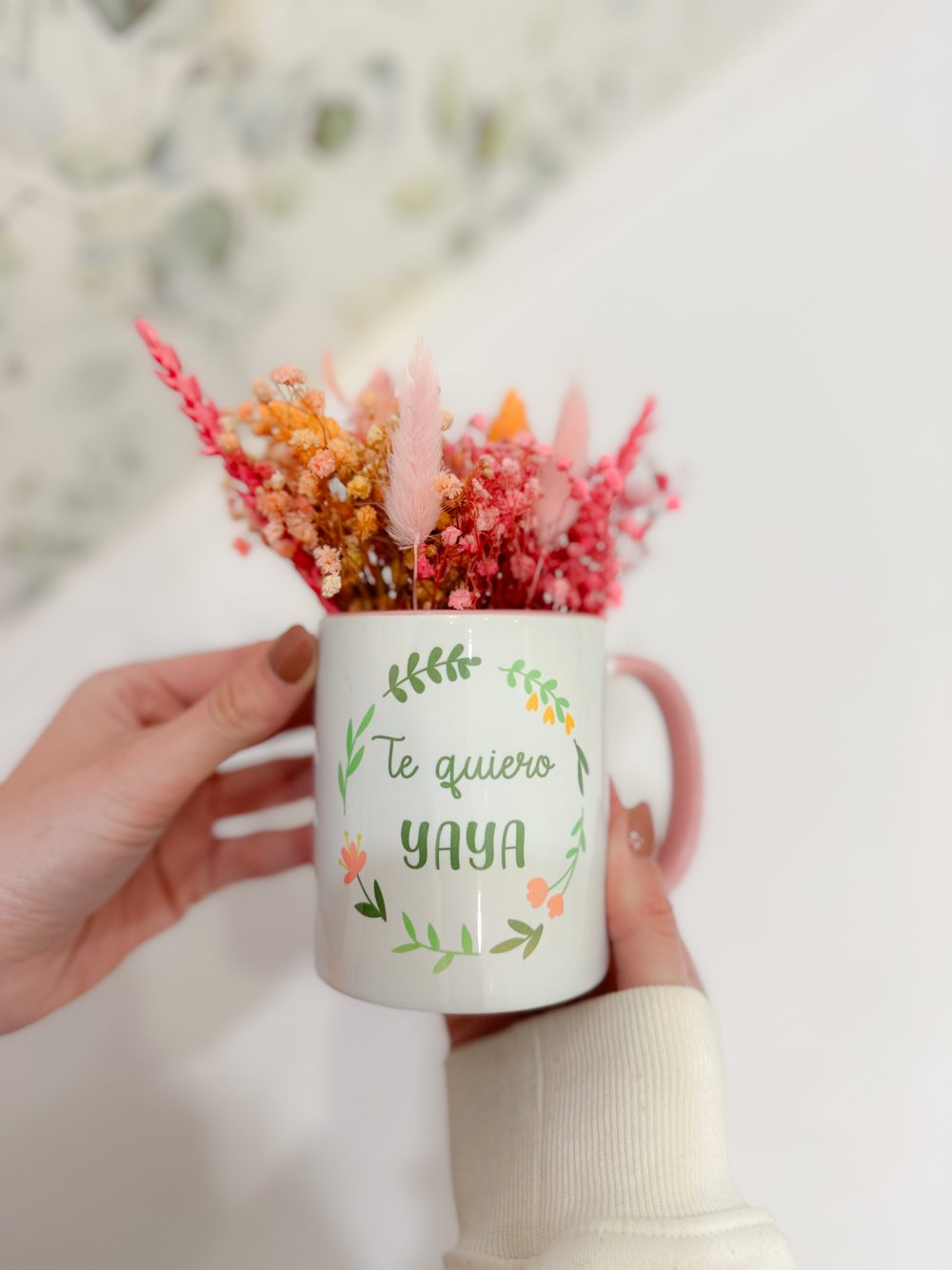 Taza asa rosa''Te quiero abuela'' con flores preservadas