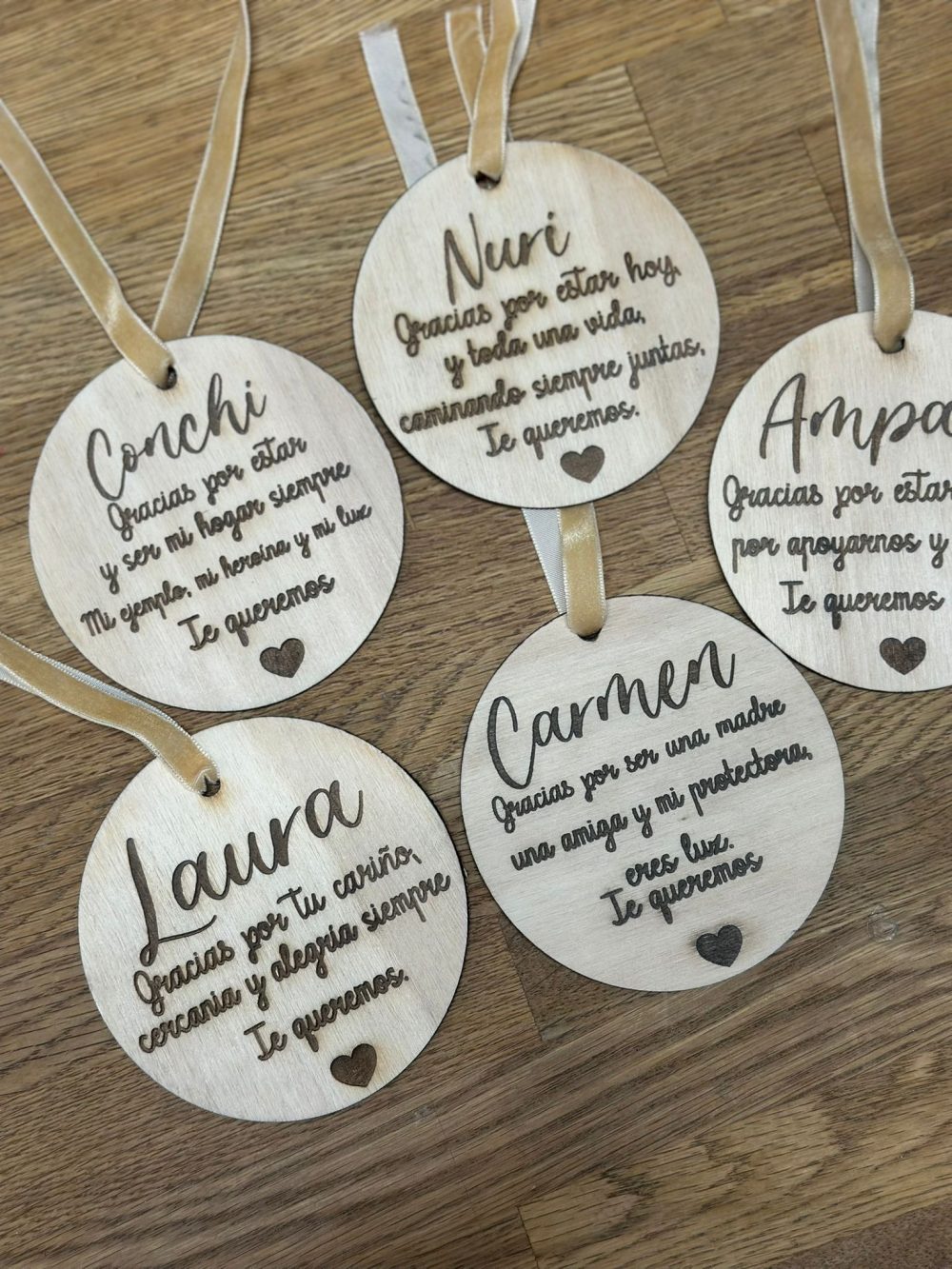 Alternative view of Placa de madera dedicatoria con frases