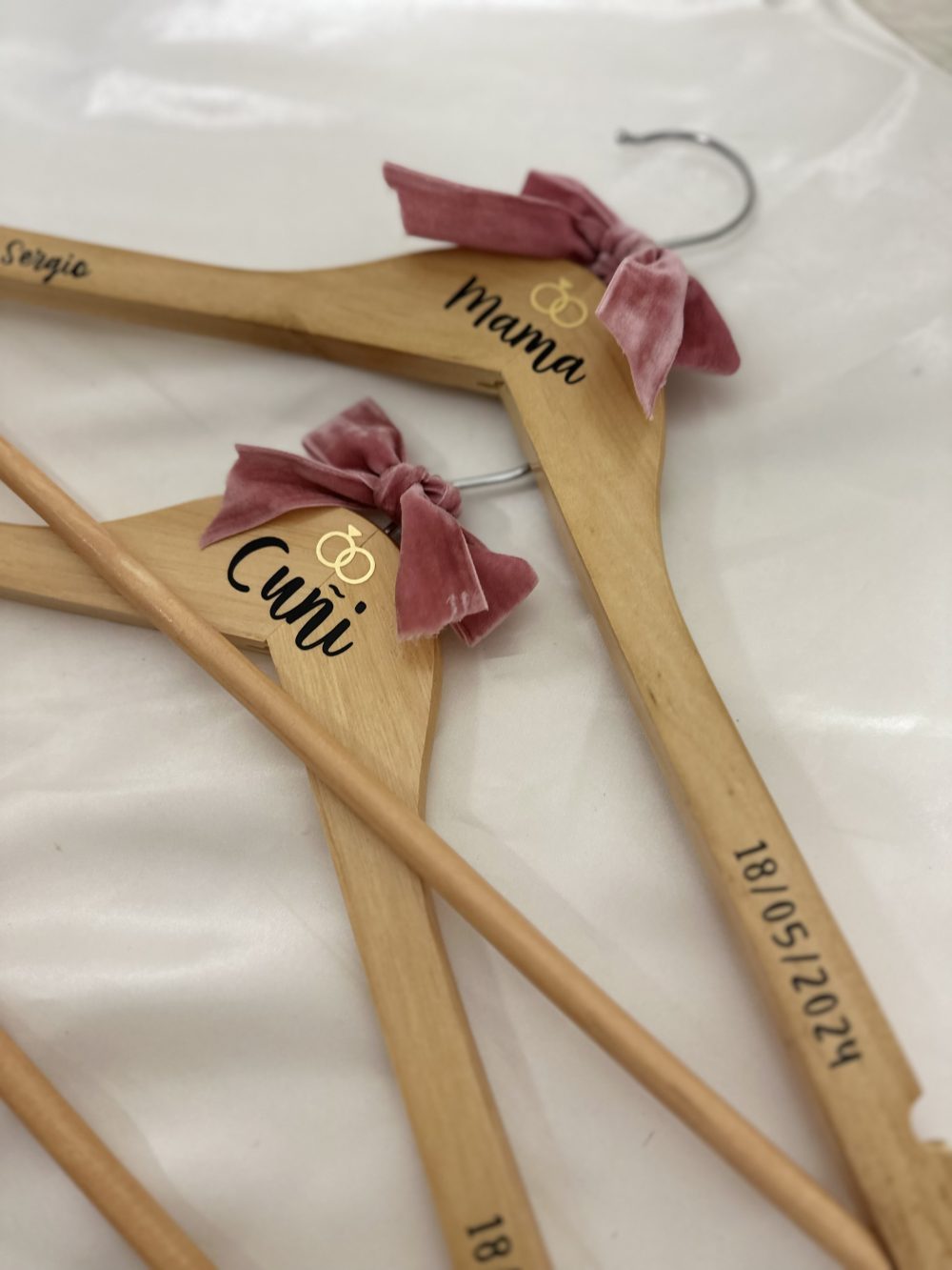 Perchas de boda personalizadas