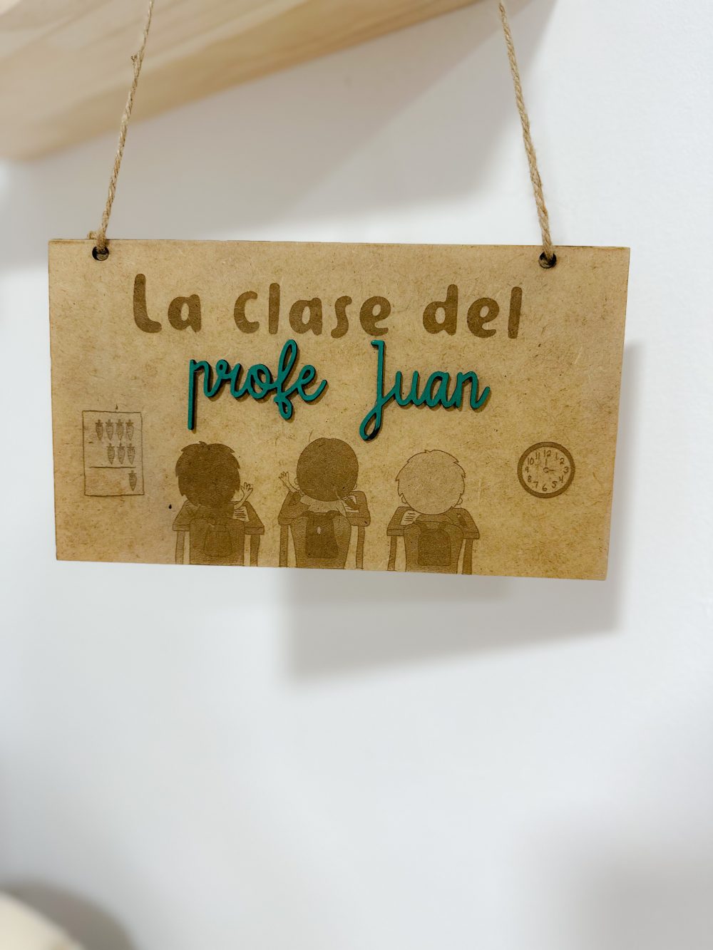 Alternative view of Placa madera ''Seño/profe''