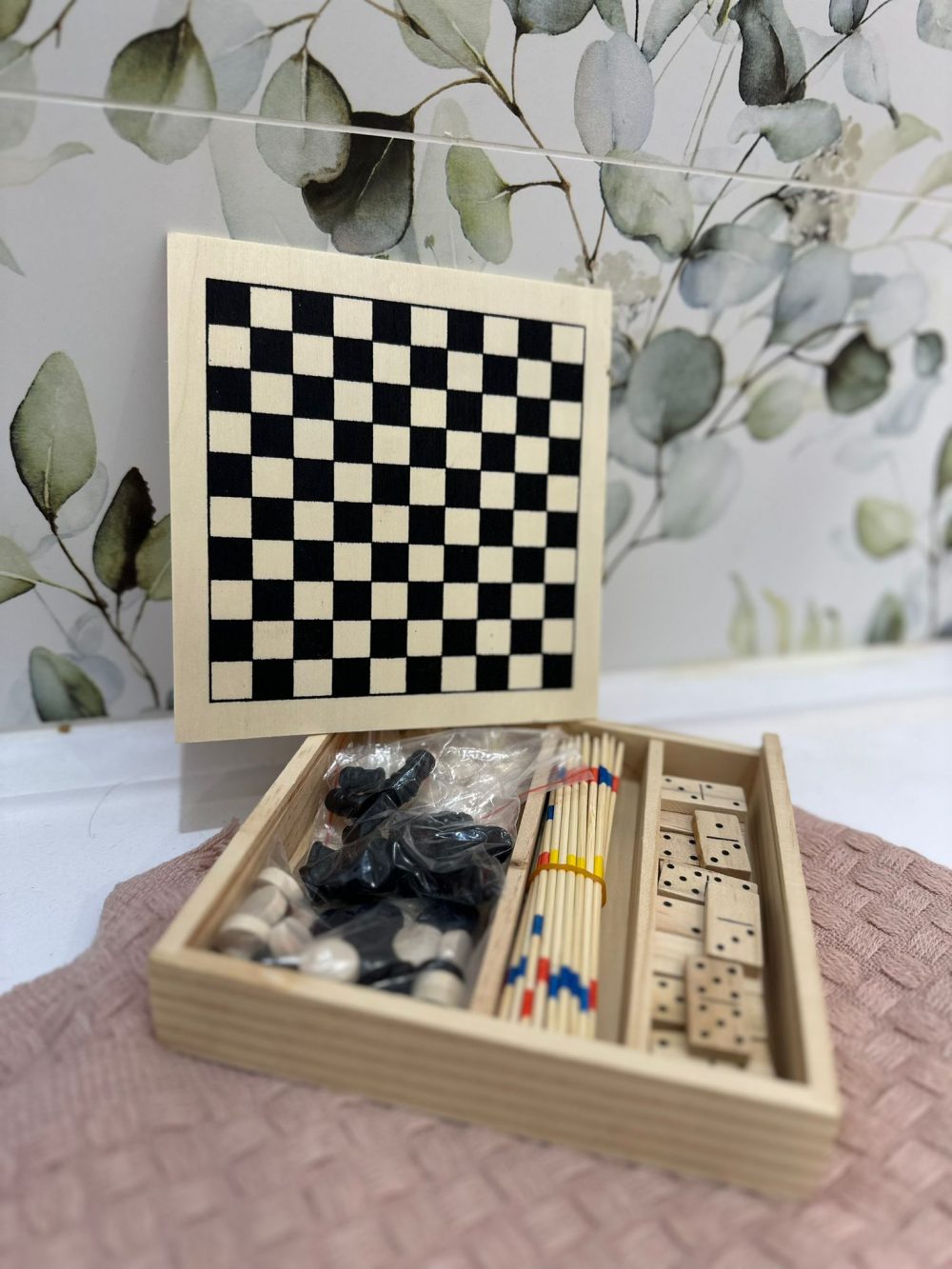 Alternative view of Set 4 juegos madera grabado para bodas o comuniones