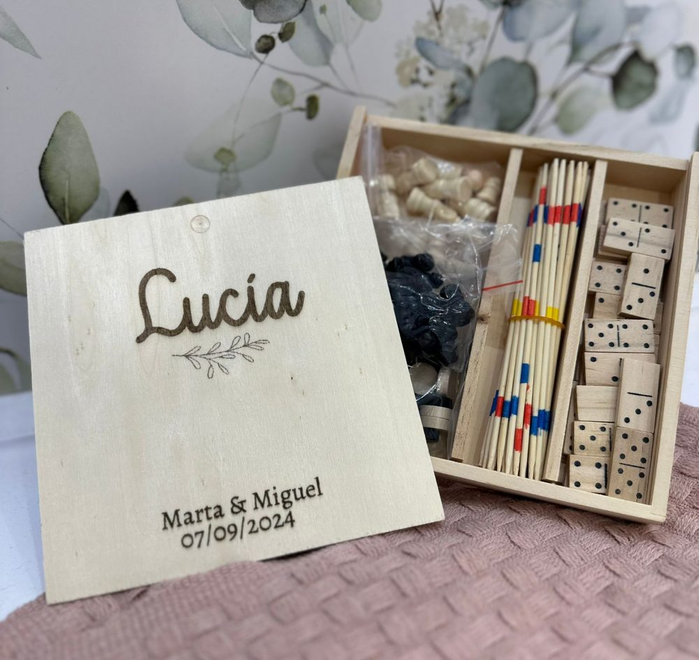 Set 4 juegos madera grabado para bodas o comuniones