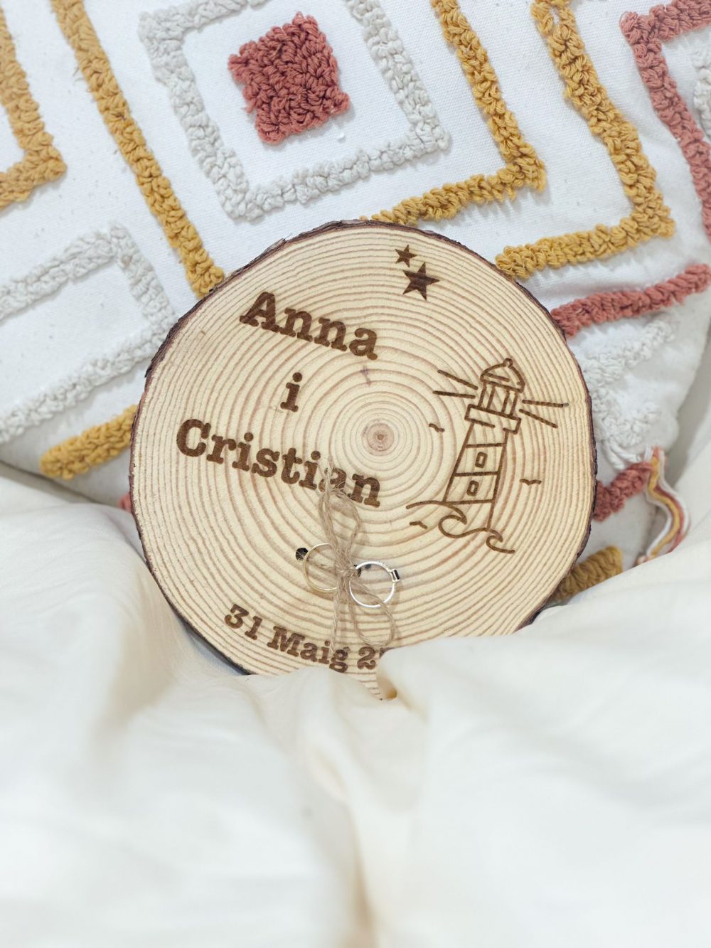 Porta alianzas rodaja de madera personalizado