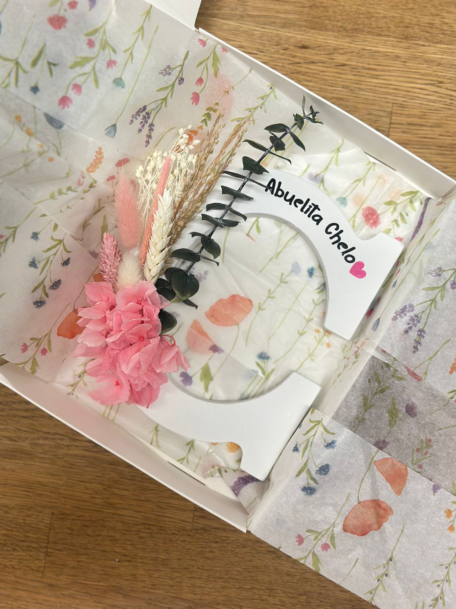 Inicial con flores preservadas "tonos rosas'' - Imagen 2