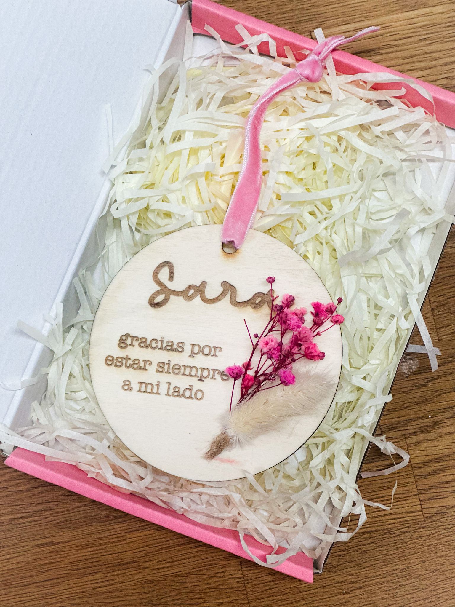 Mini placa dedicatoria con flor preservada