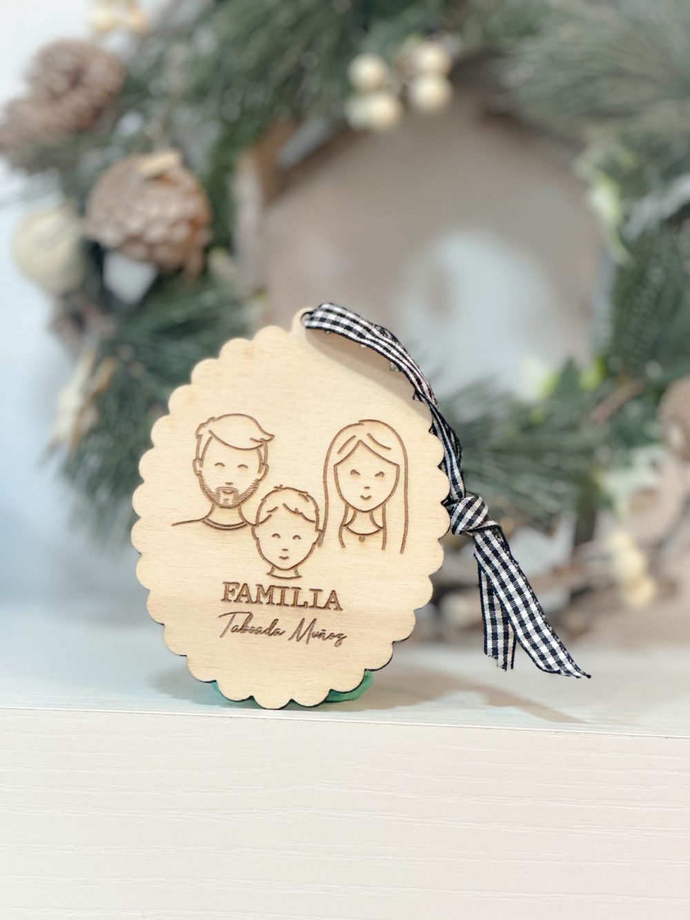 Bola navidad madera ''Familia''