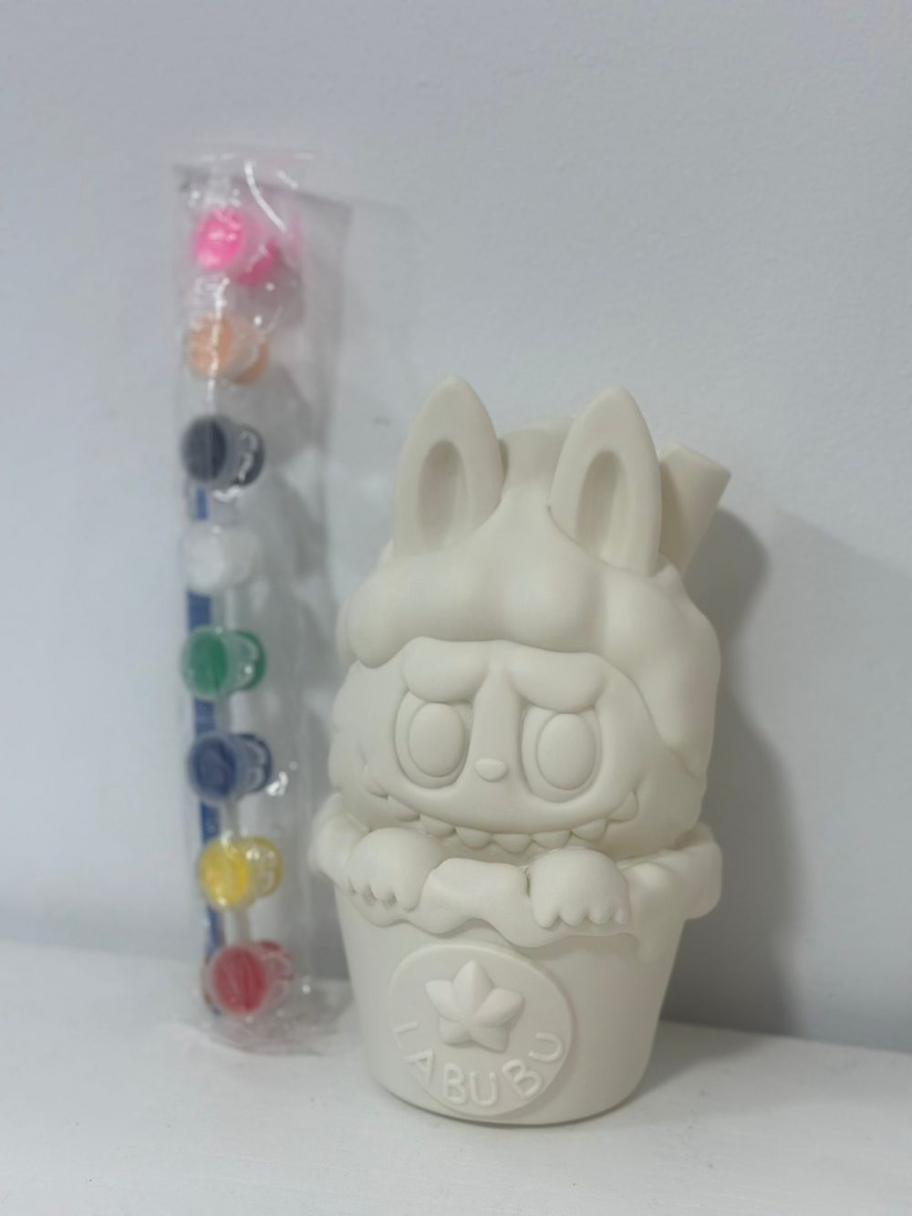 Alternative view of Set pintura muñeco