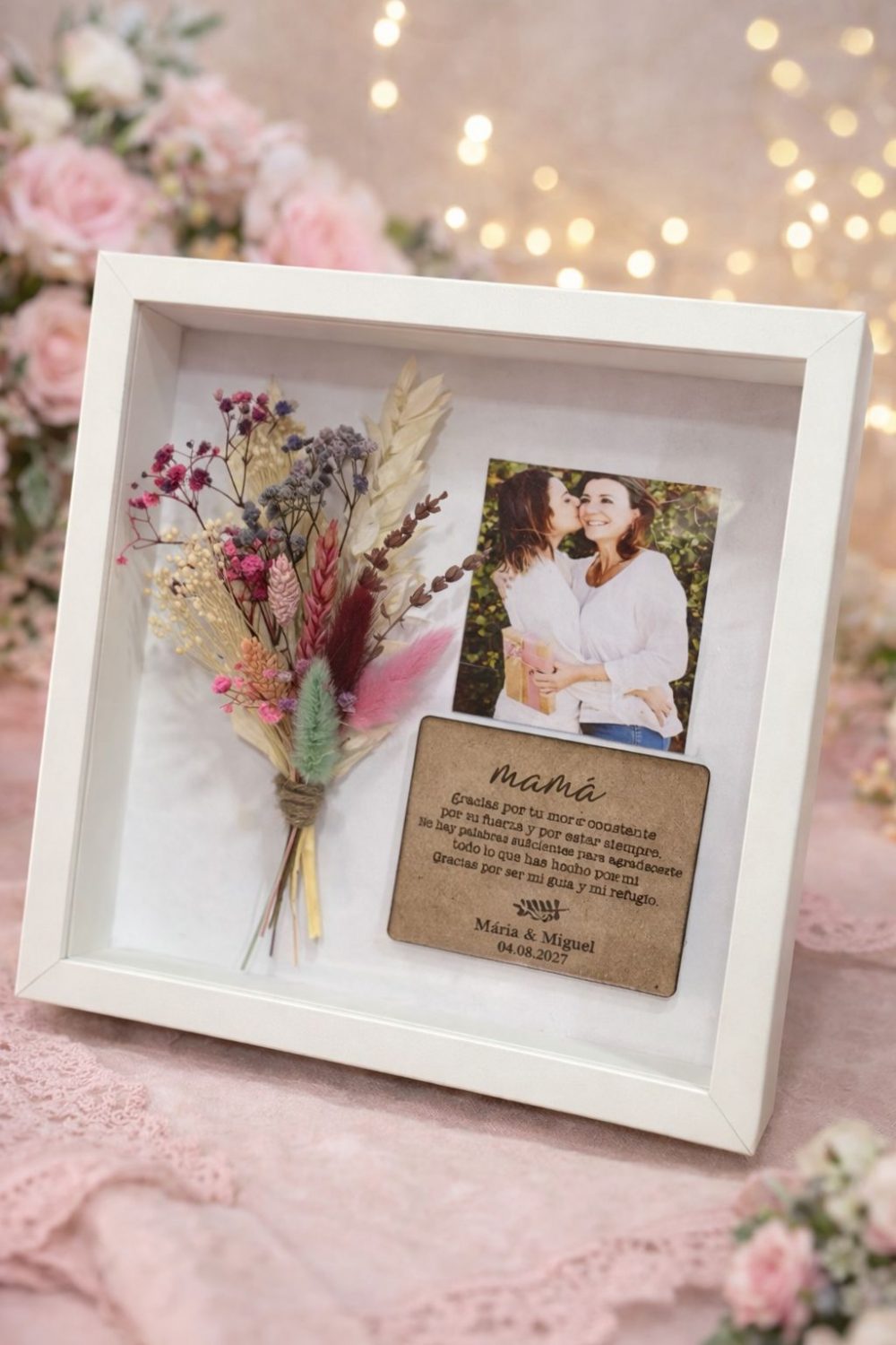 marco de madera personalizado boda con ramo preservado